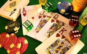 မြန်မာကစားသူ Online Slots ကစားနေသောပုံ